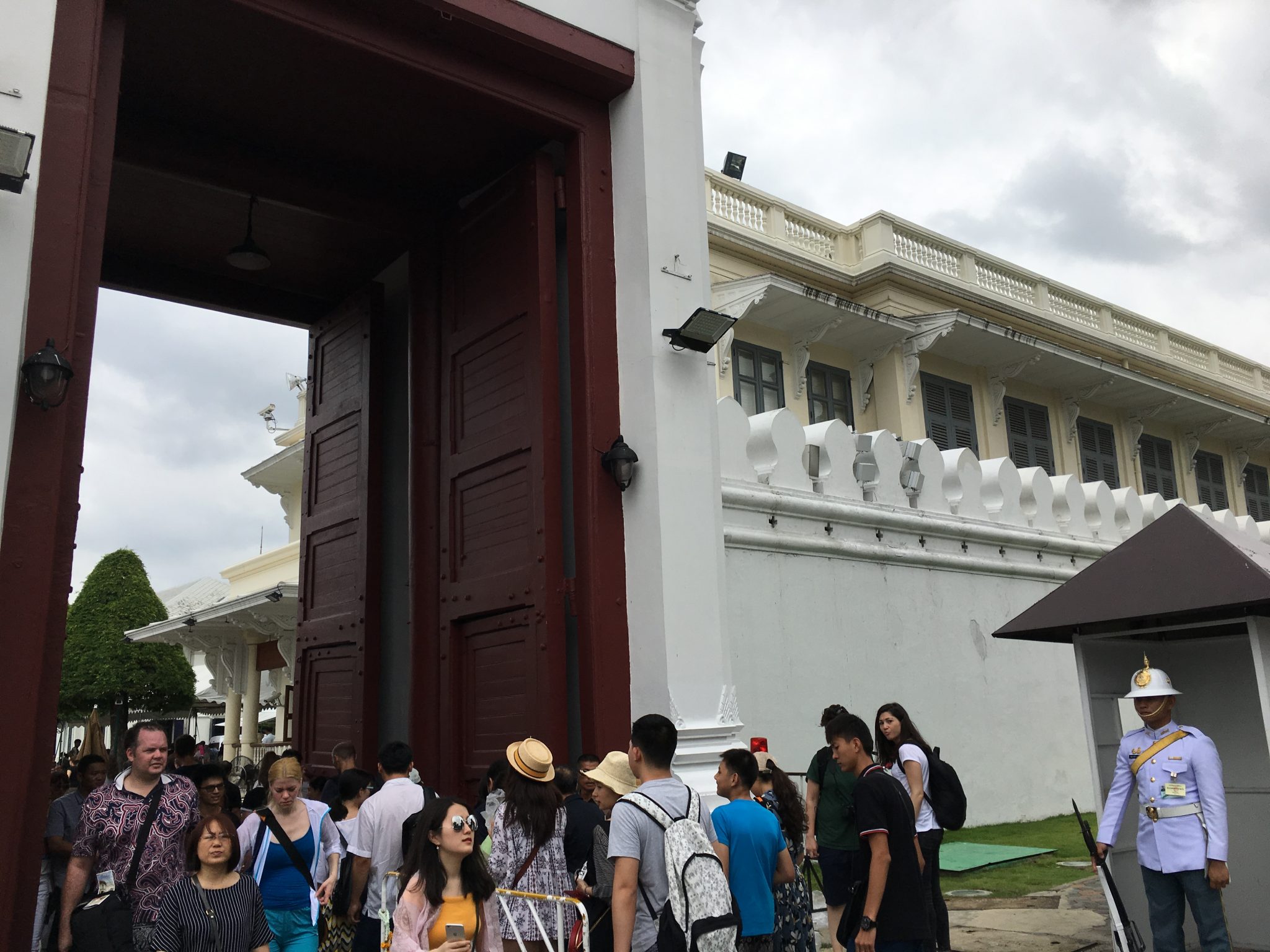 ワット・プラケオ(エメラルド寺院)に行ってきたよ!行き方・服装・注意点 – チームトラベラー-海外旅行・世界一周のバイブル-