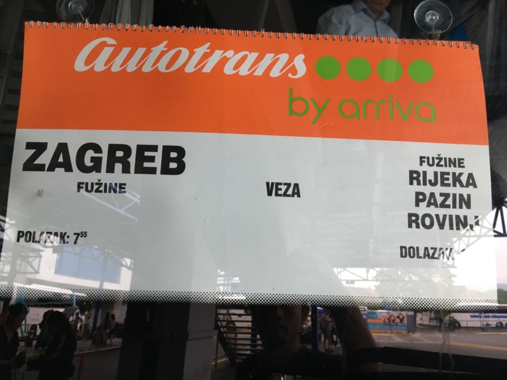 Autotrans by arrivaのバスの行き先の札。ZAGREBからRIJEKA・PAZIN・ROVINJへ